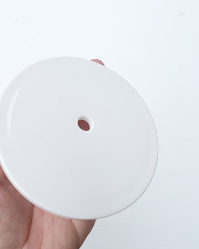 White flat lid
